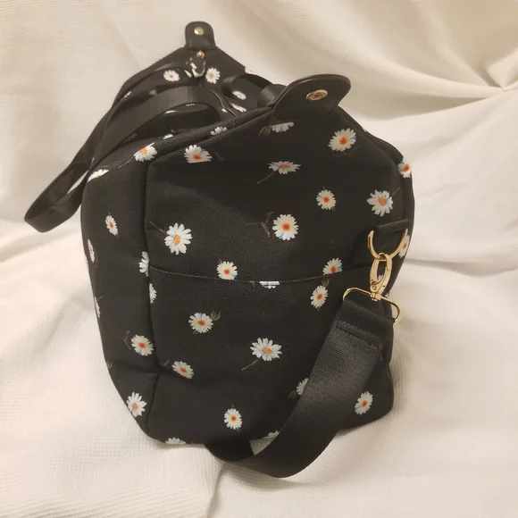 Alice + Olivia Daisy Print Travel Bag - Picture 12 of 16